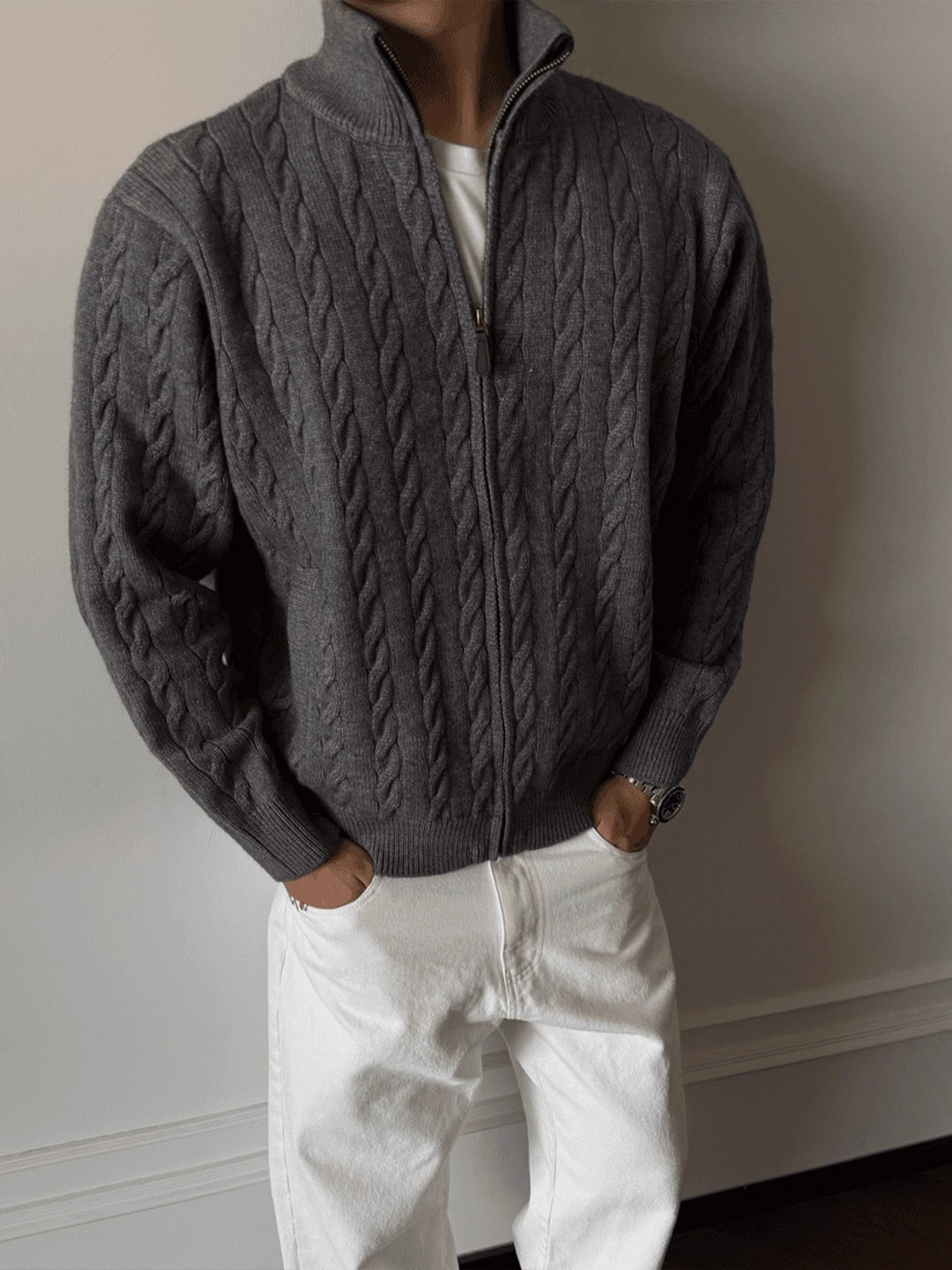 Mens Fashion Style Images - Pullover Kerah Bulu Anime Pria dengan