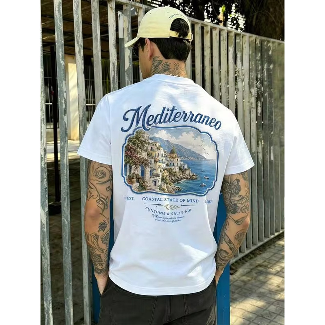 Graphic Tee Oversized - Kaos Grafis Motif Mediterania, Pakaian Musim
